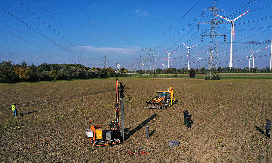 Die Bauvorbereitungen unserer Forschungs- und Demonstrationsanlage "EWS Sonnenfeld - Bruck/Leitha" laufen auf Hochtouren.